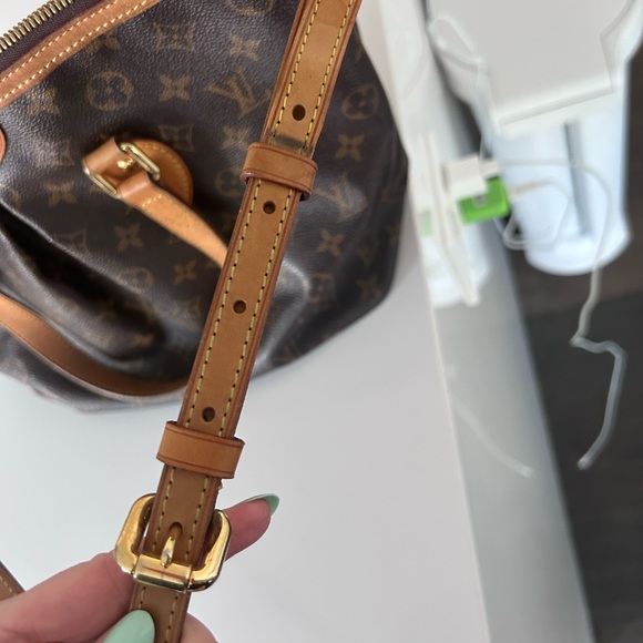 Louis Vuitton Palermo - Picture 10 of 16